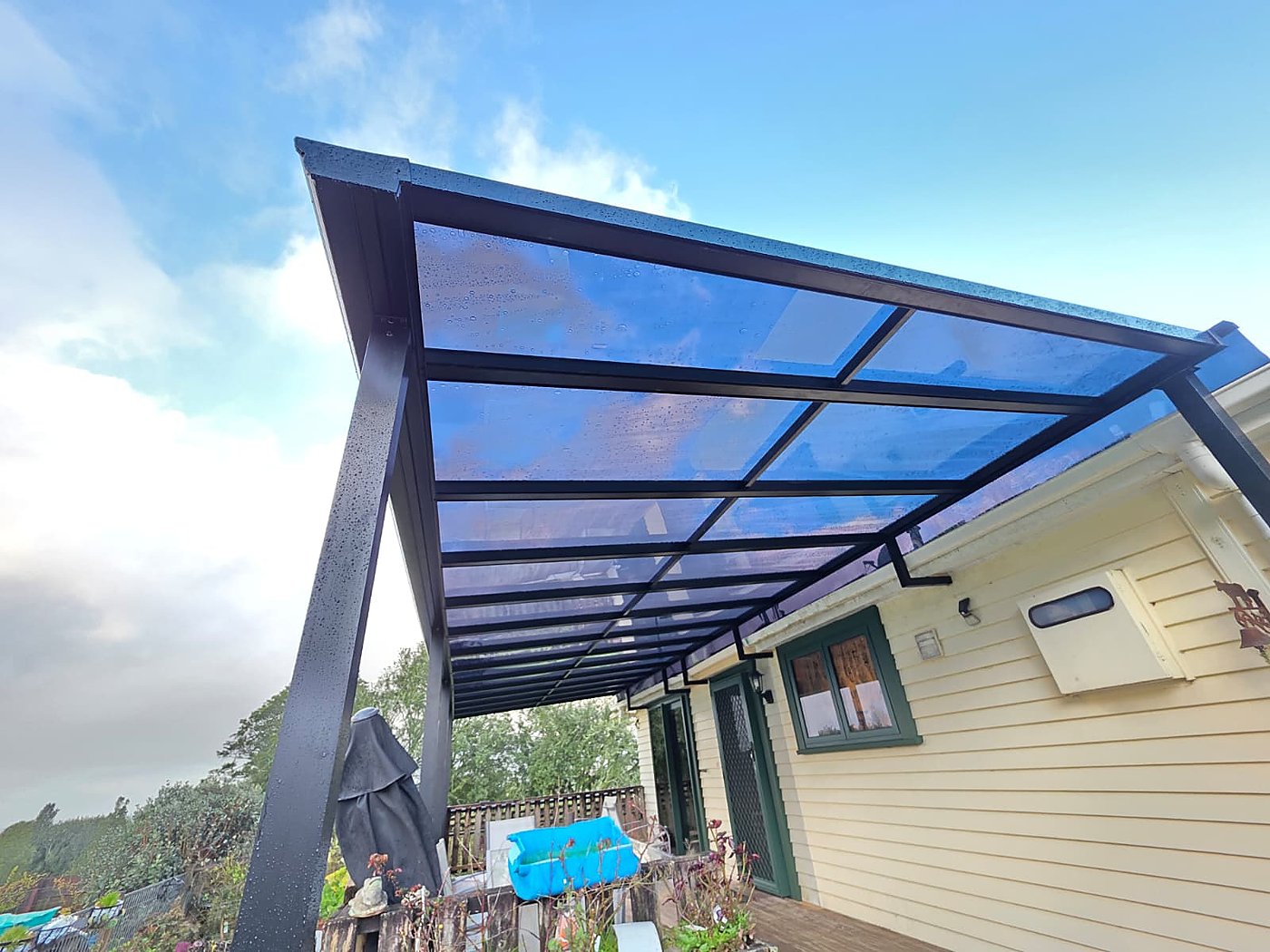 Pergola with Overhanging